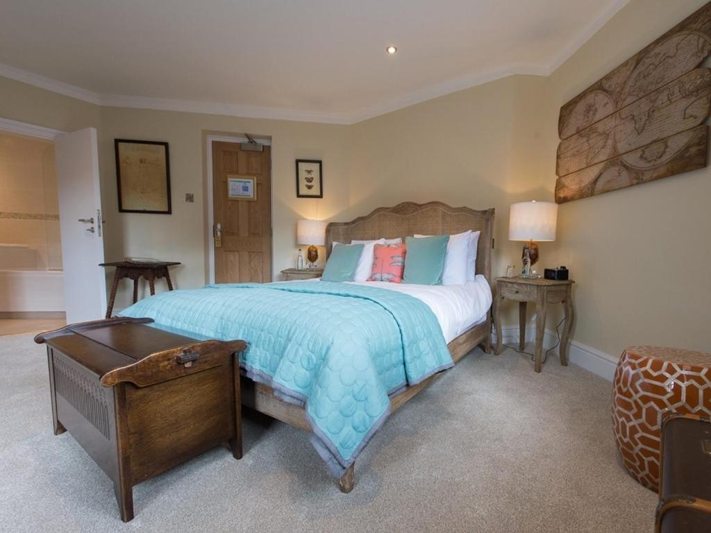 مبيت وإفطار شروزبري Darwin'S Townhouse المظهر الخارجي الصورة A bedroom at The Old parsonage