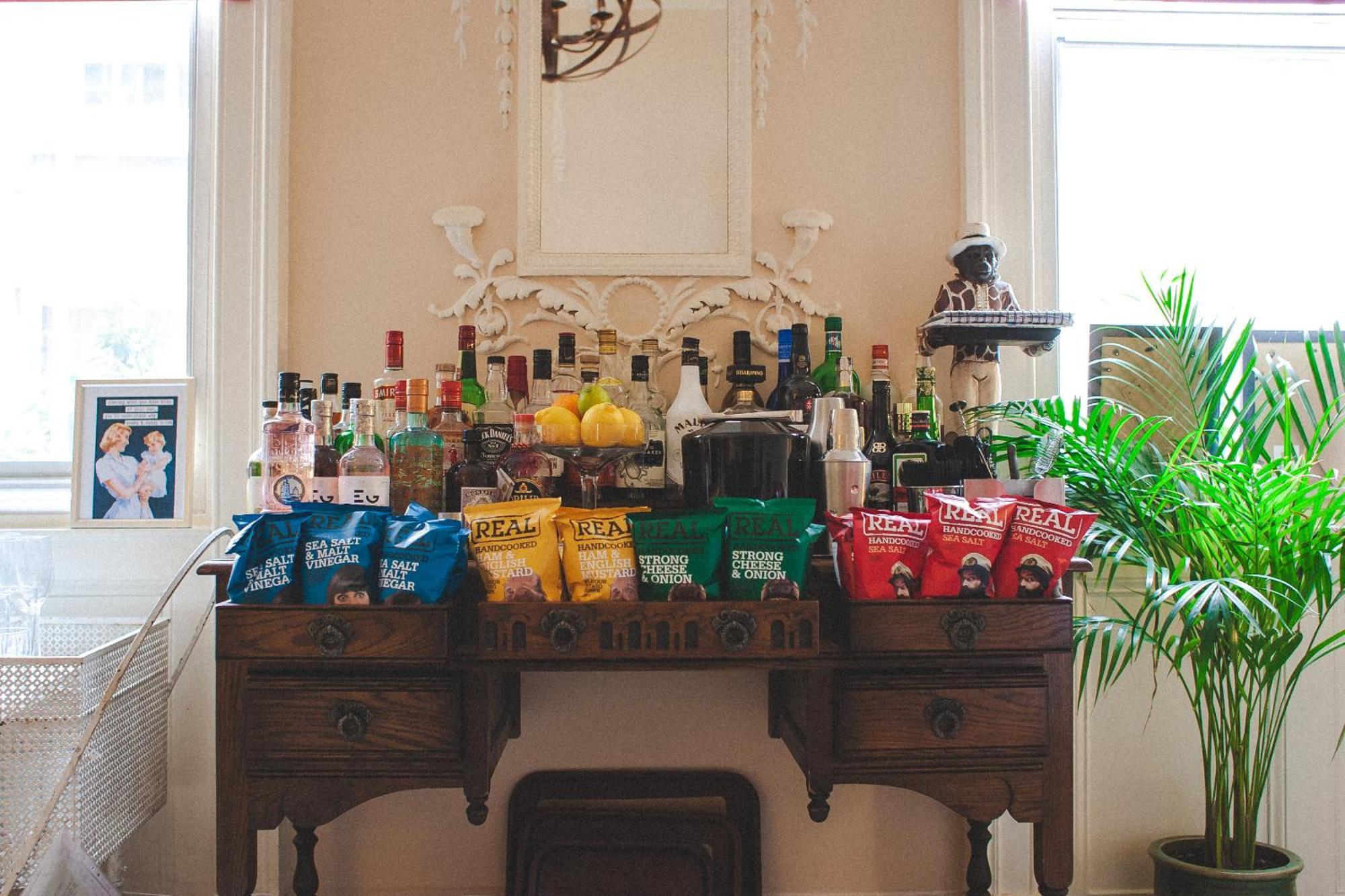 مبيت وإفطار شروزبري Darwin'S Townhouse المظهر الخارجي الصورة A wet bar