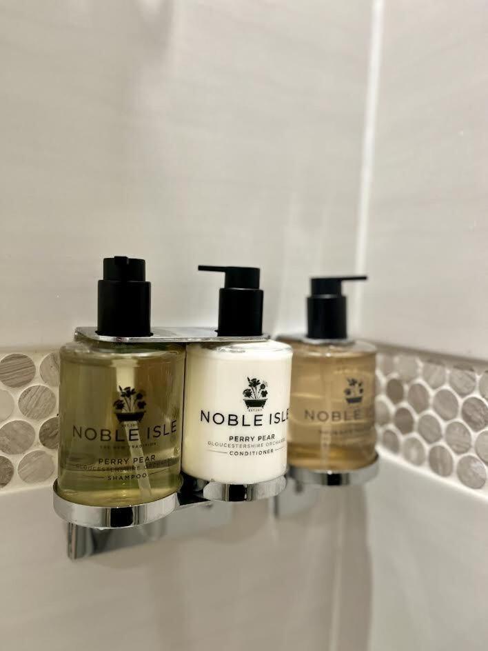 مبيت وإفطار شروزبري Darwin'S Townhouse الغرفة الصورة Noble Isle products