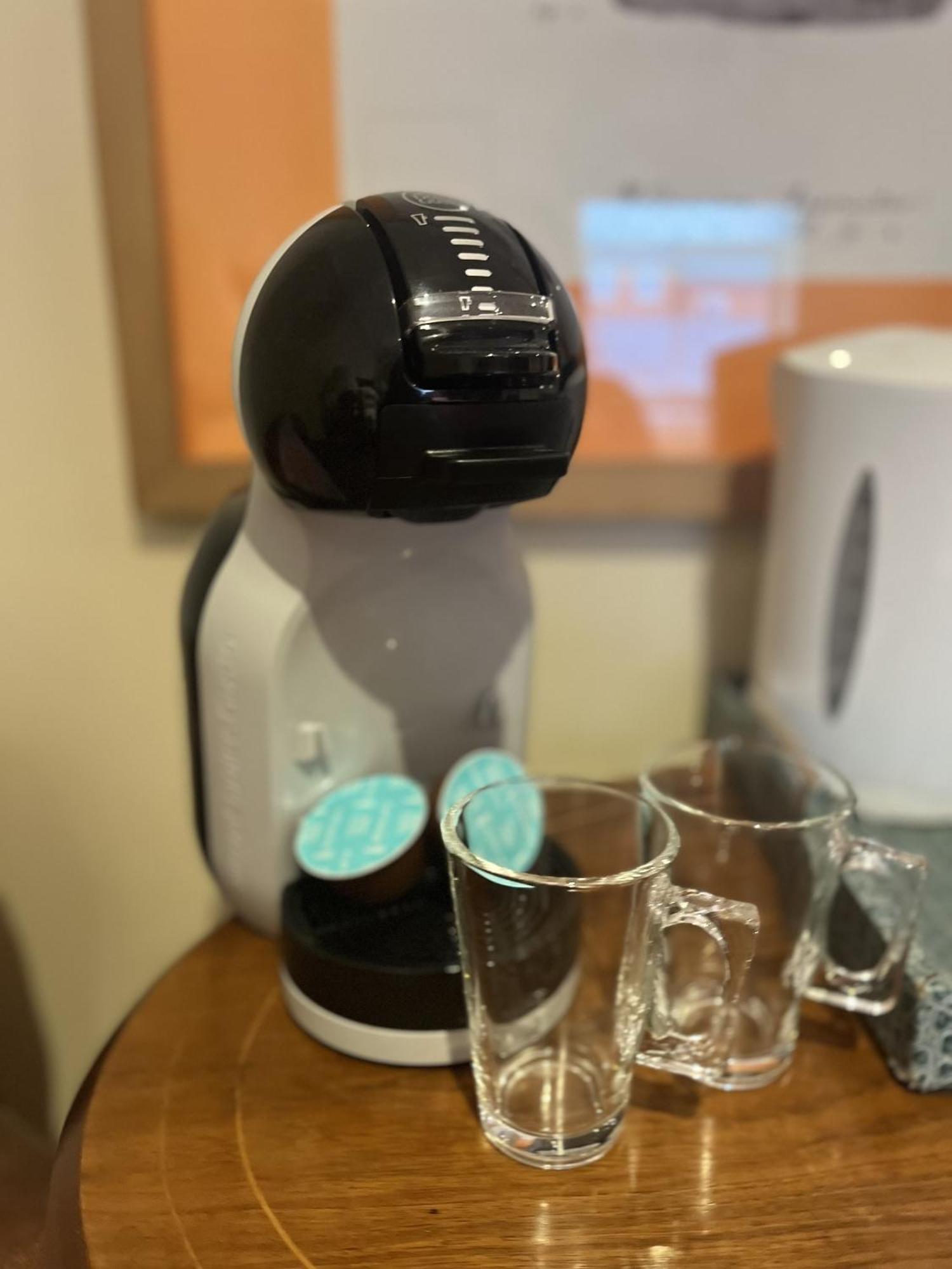 مبيت وإفطار شروزبري Darwin'S Townhouse الغرفة الصورة A Dolce Gusto coffee machine